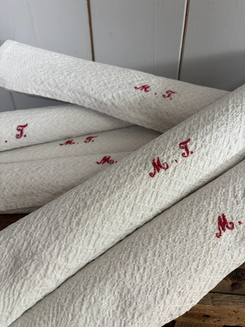 Top XXL Tuch mit Rautenmuster und Monogramm 125 x 45