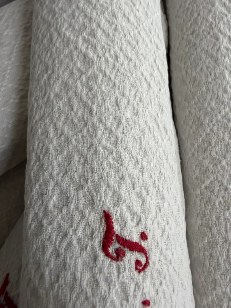 Top XXL Tuch mit Rautenmuster und Monogramm 125 x 45