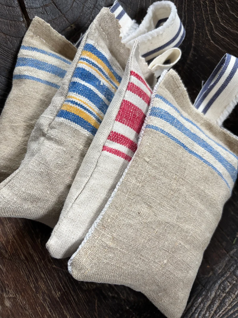 Lavendel-Paket: 4 große Duftkissen aus altem Leinen