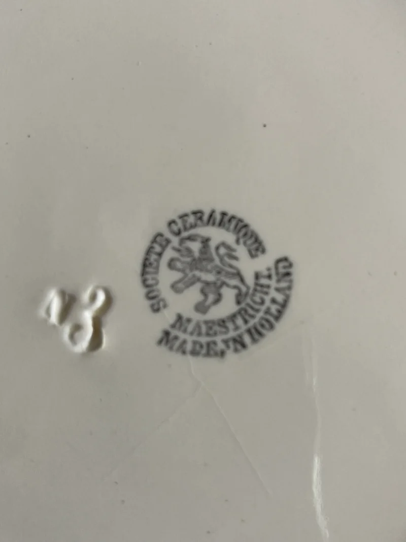 Vintage Geschirr aus Maastricht - 6 Teller und 1 servierplatte