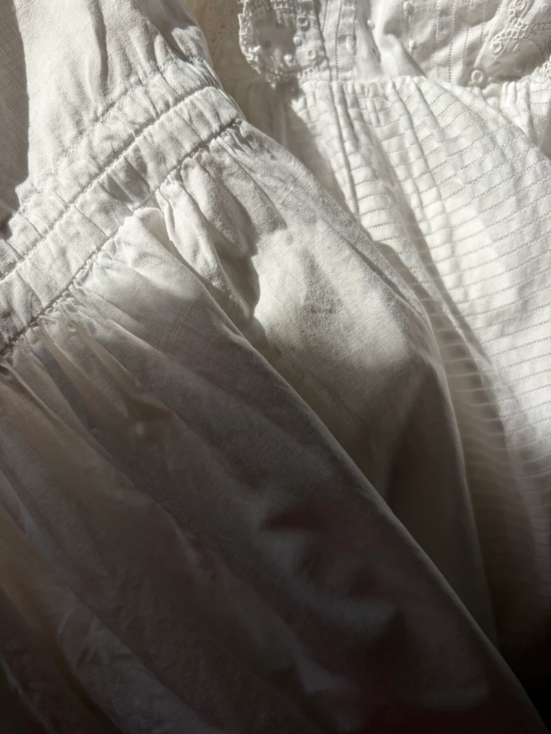 Zwei sehr alte Taufkleider für Babys aus Frankreich
