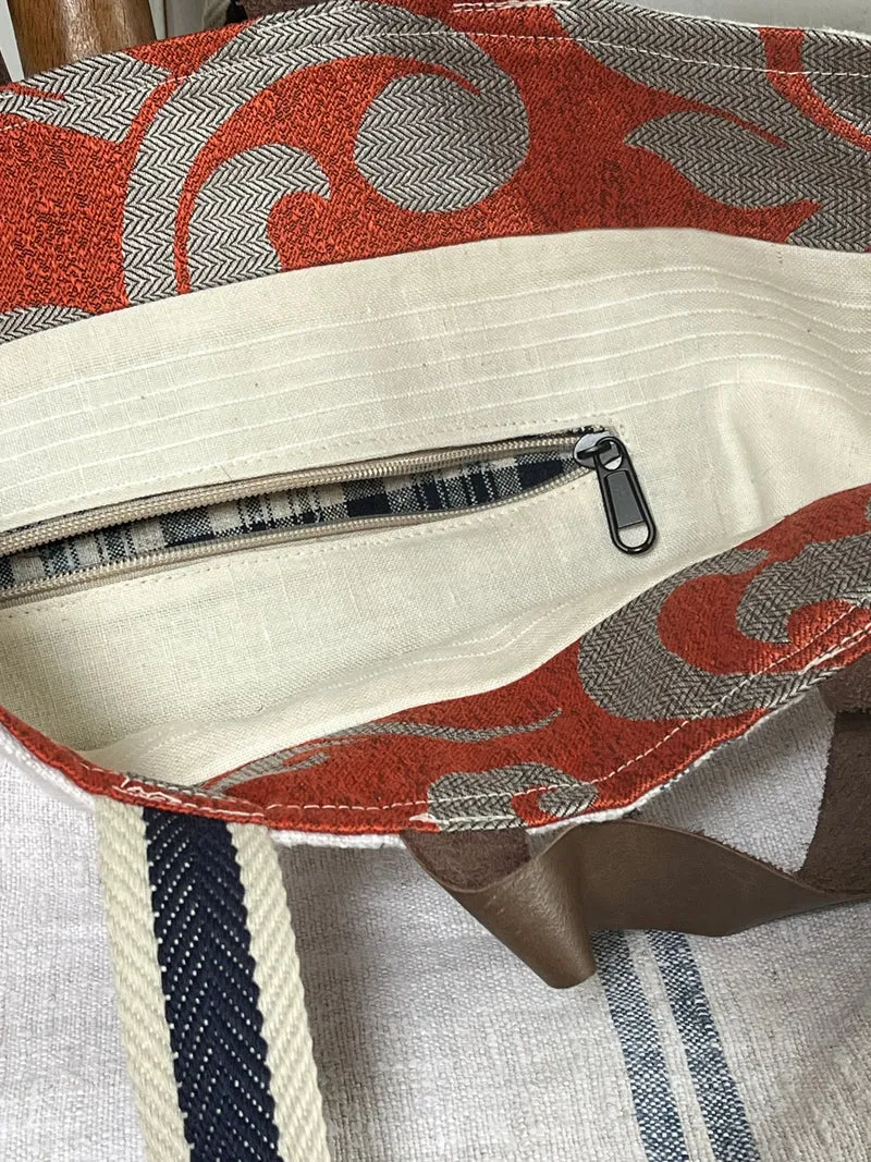 Blau gestreift: Große Tasche aus altem Leinensack
