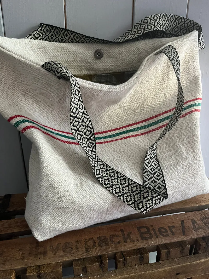 Rot/Grün gestreift: Große Tasche aus altem Leinen