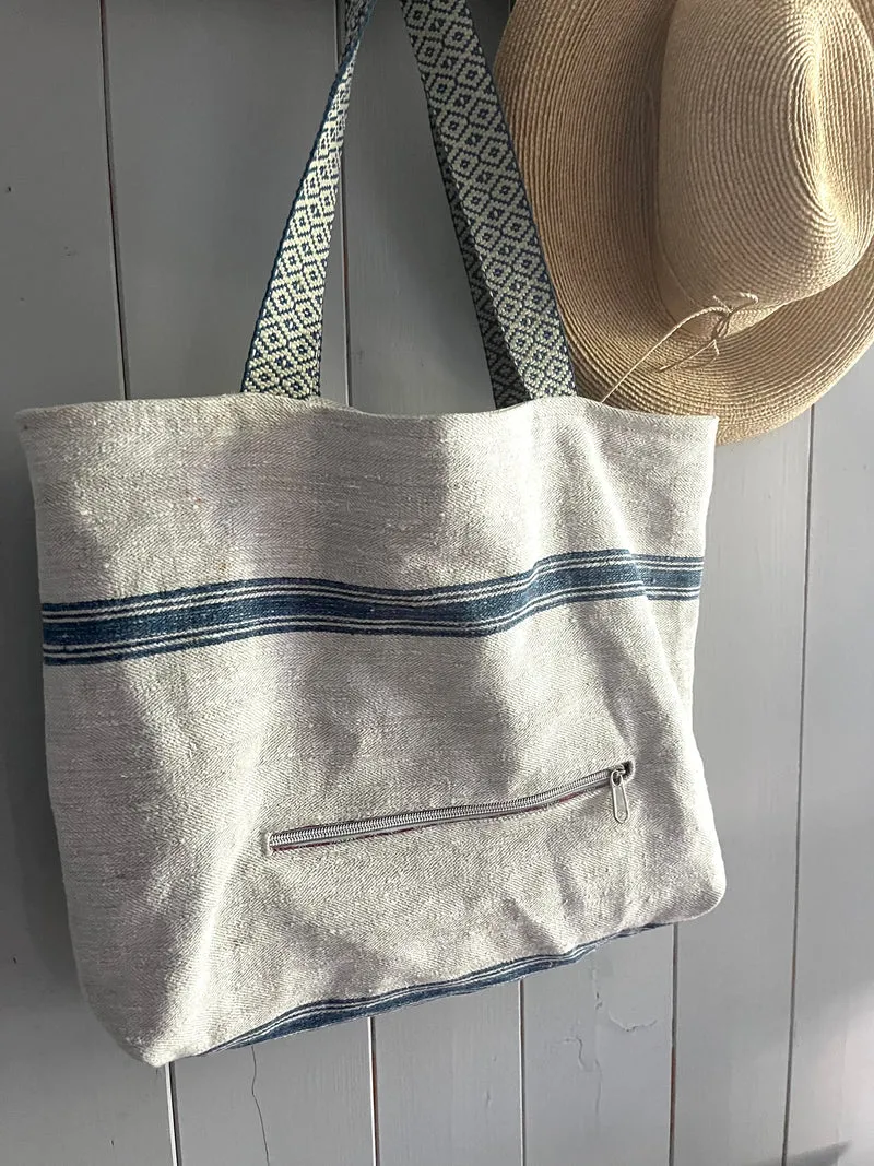 Blau gestreift: Tasche aus altem Leinen