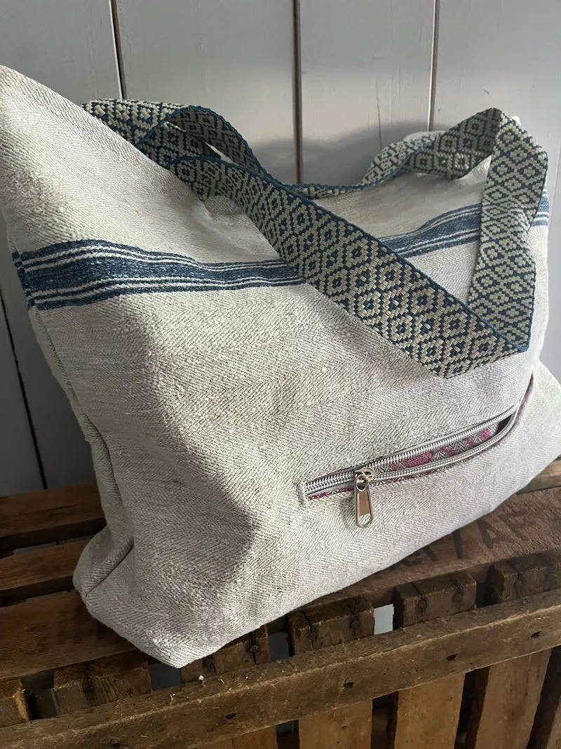 Blau gestreift: Tasche aus altem Leinen