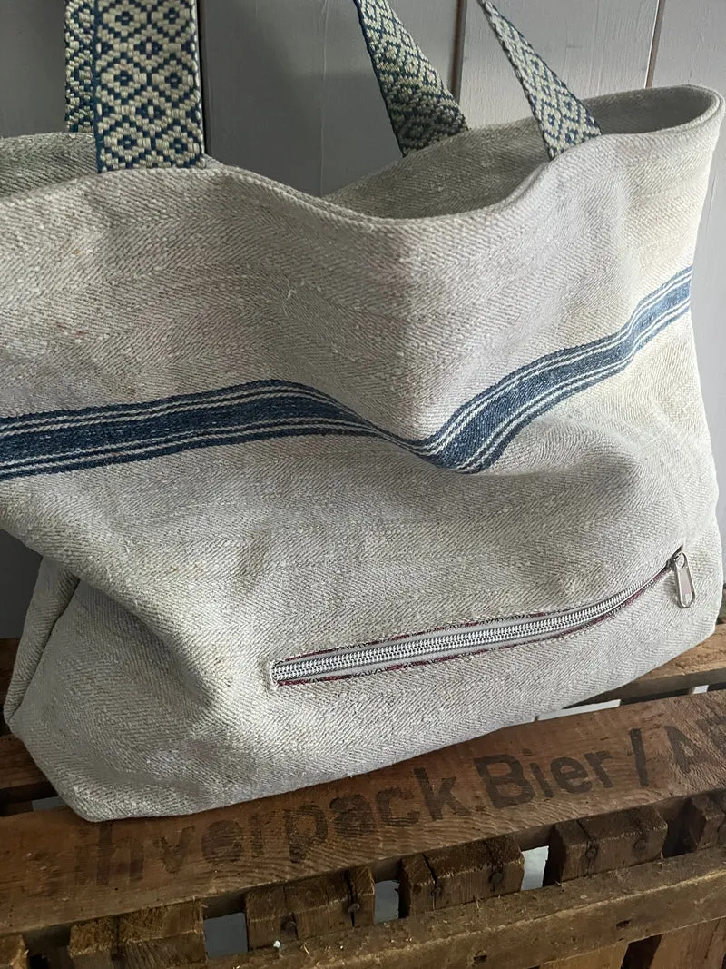 Blau gestreift: Tasche aus altem Leinen