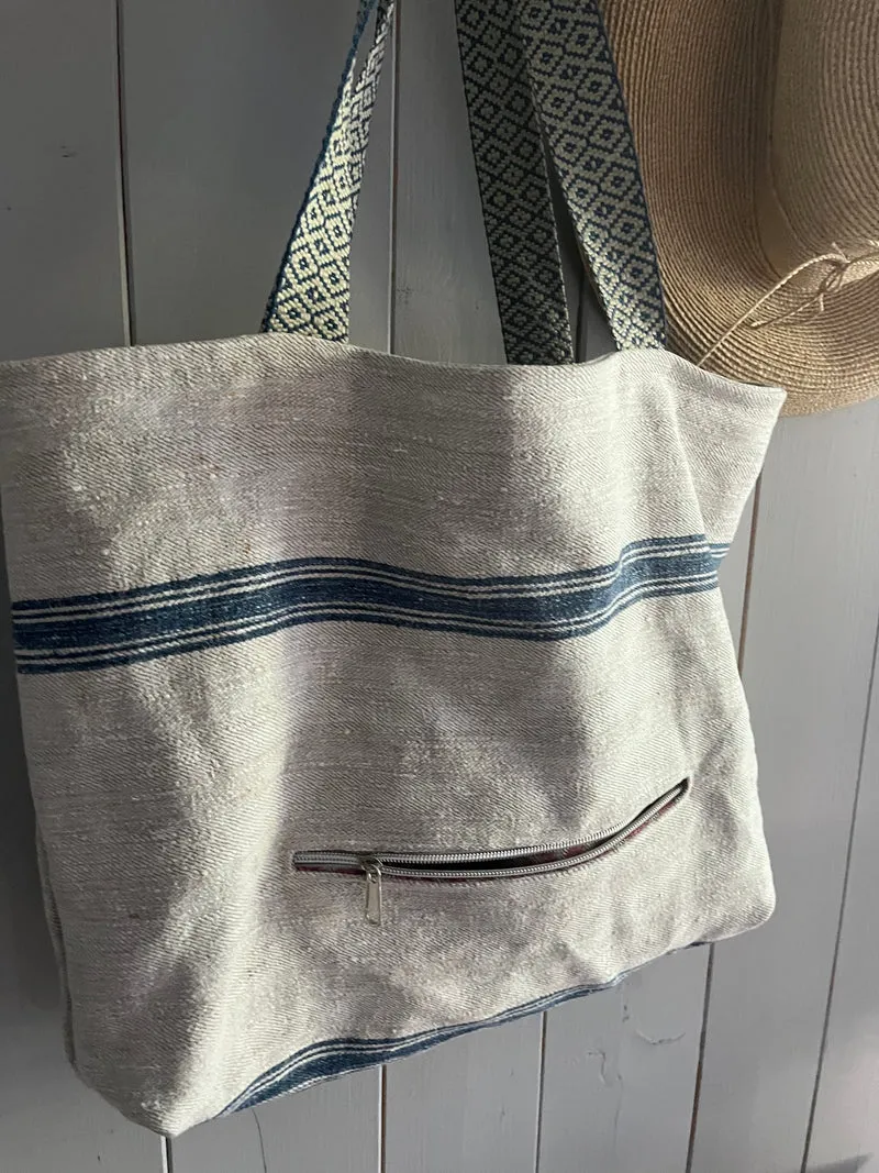 Blau gestreift: Tasche aus altem Leinen