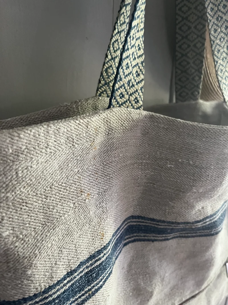 Blau gestreift: Tasche aus altem Leinen