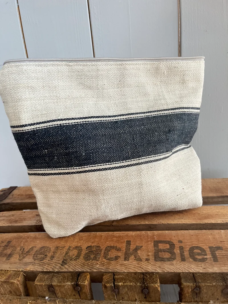 Kosmetiktasche mit blauem Streifen kleiner Shopper