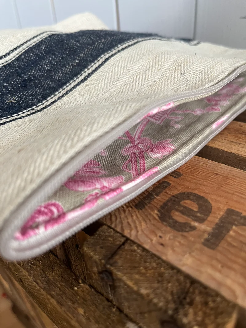 Kosmetiktasche mit blauem Streifen kleiner Shopper