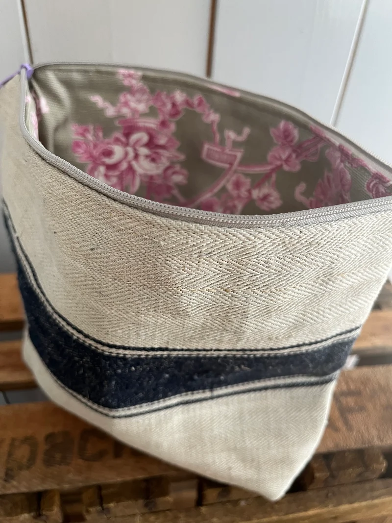 Kosmetiktasche mit blauem Streifen kleiner Shopper