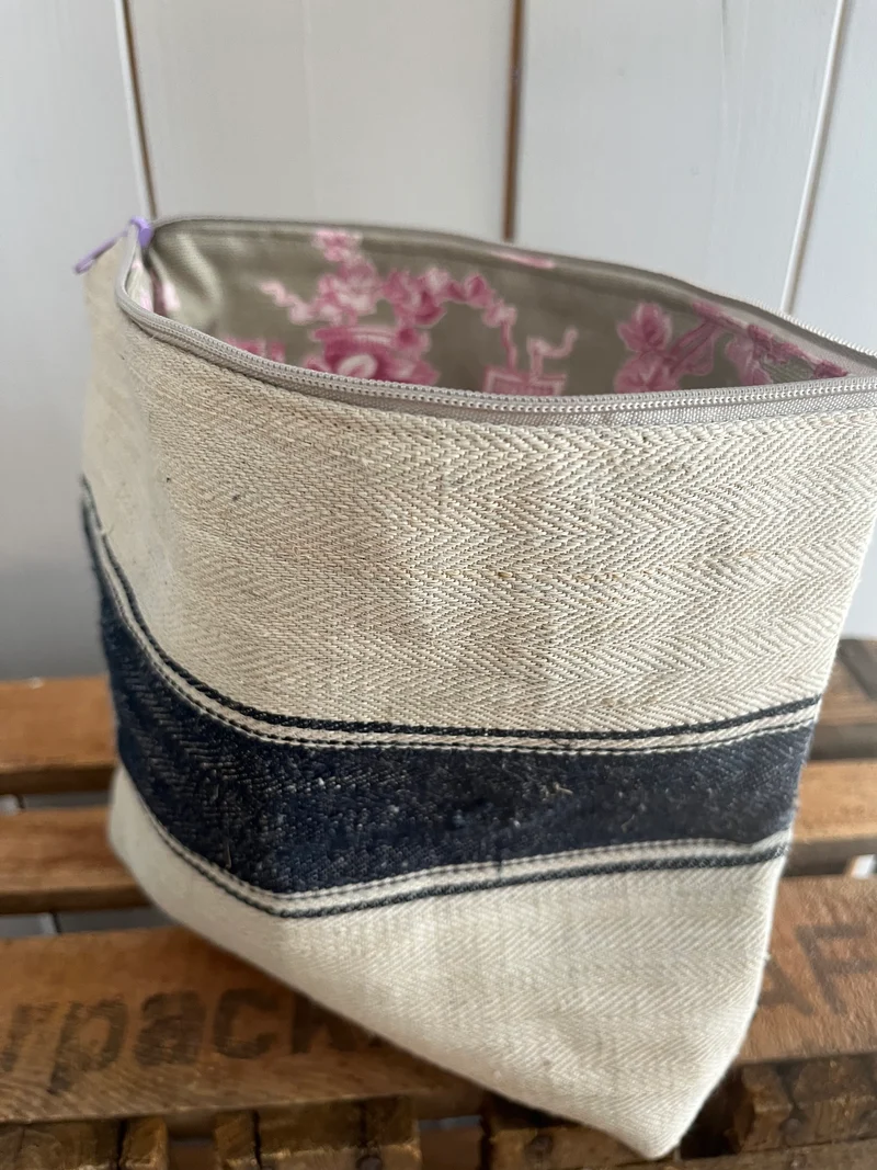 Kosmetiktasche mit blauem Streifen kleiner Shopper