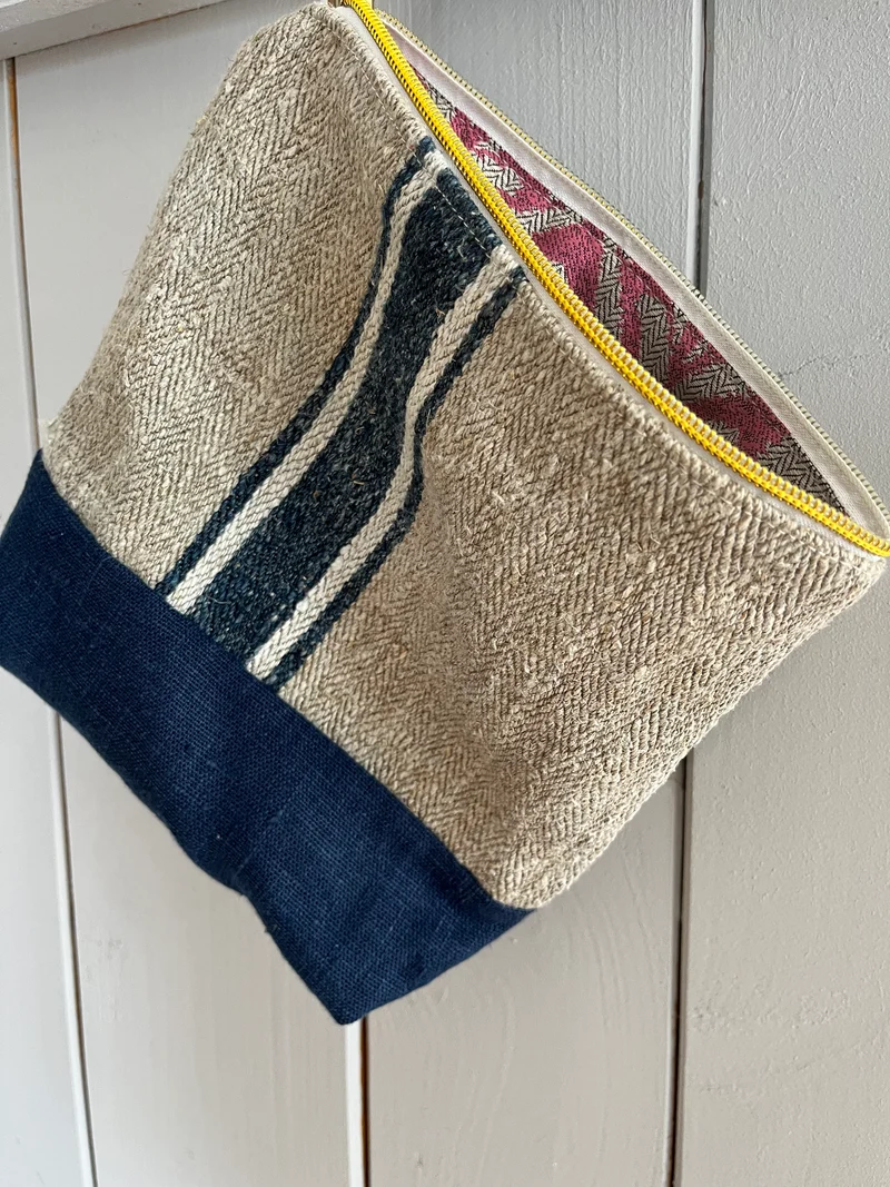 Kosmetiktasche aus kräftigem Leinen mit blauem Streifen kleiner Shopper