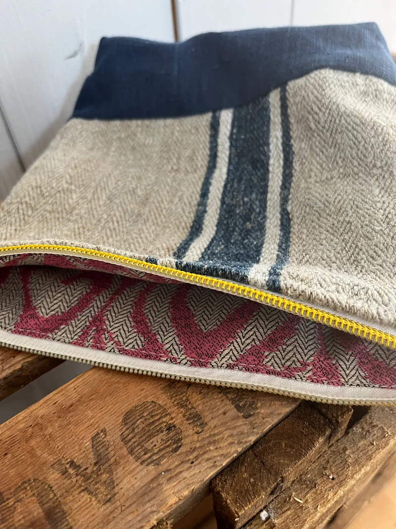 Kosmetiktasche aus kräftigem Leinen mit blauem Streifen kleiner Shopper