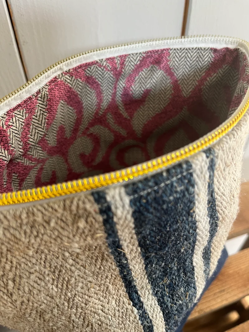 Kosmetiktasche aus kräftigem Leinen mit blauem Streifen kleiner Shopper