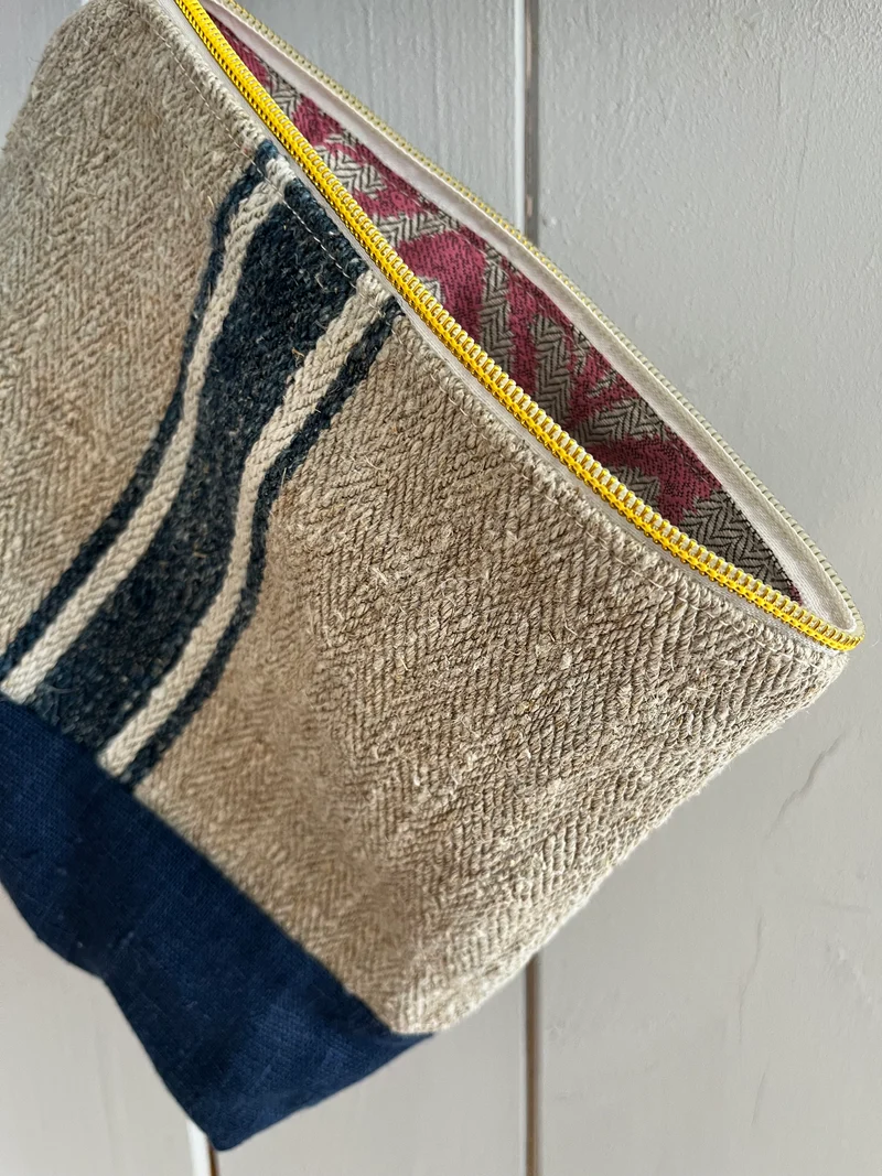 Kosmetiktasche aus kräftigem Leinen mit blauem Streifen kleiner Shopper