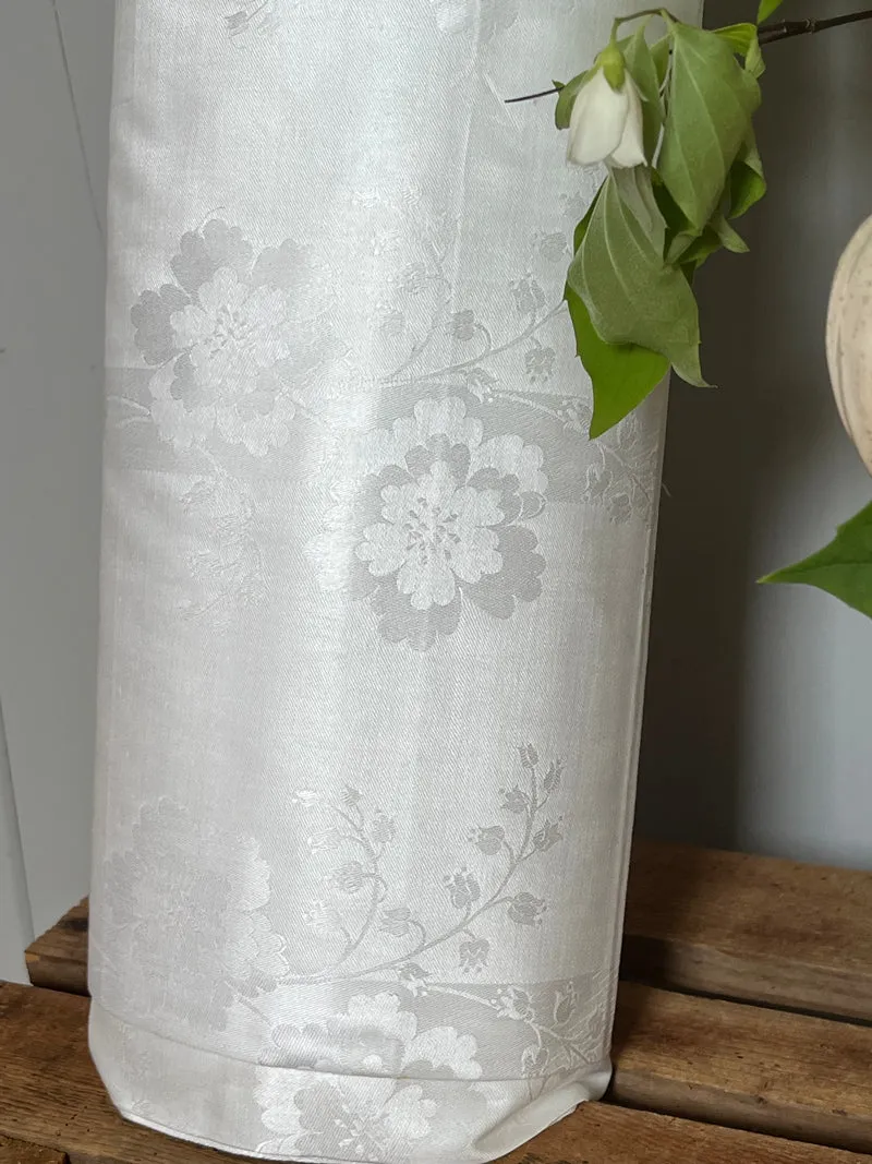 Damast-Beauty: 8,4 Meter bildschöner Leinendamast mit Blüten um 1940 - 1,8 Kilo schwer