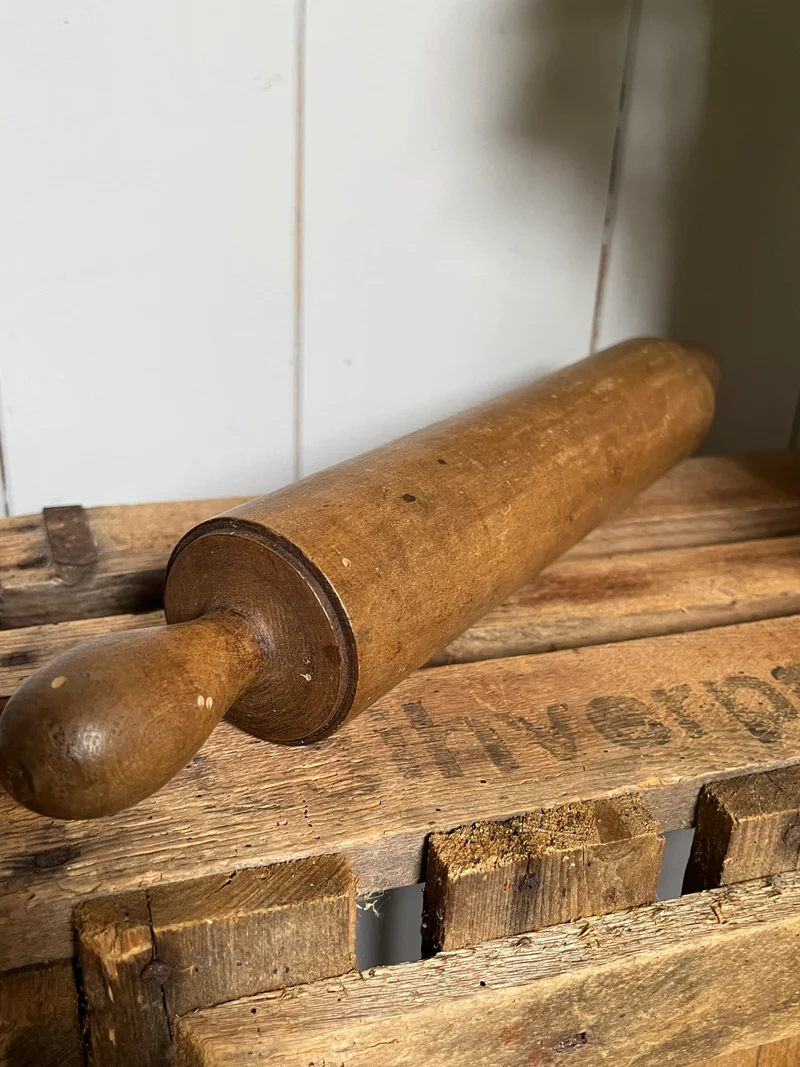 Alte französische Teigrolle aus Holz