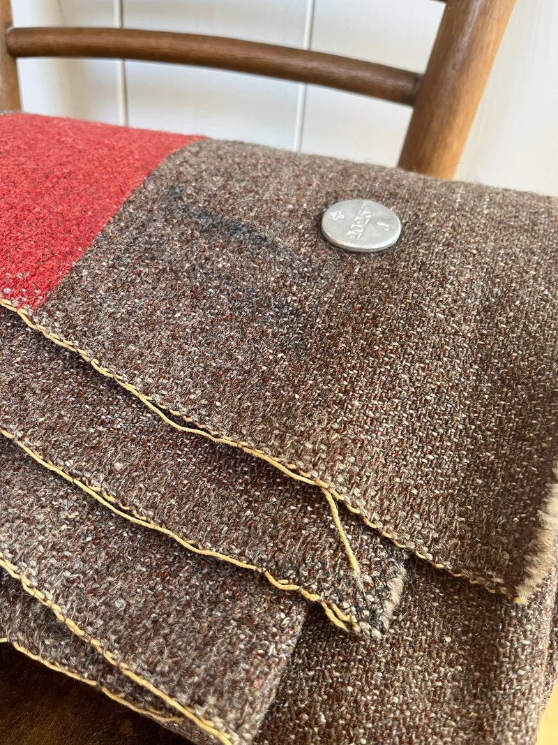 Original Schweizer Armeedecke 2 Kilo schwer mit 2 Kreuzen und Plakette