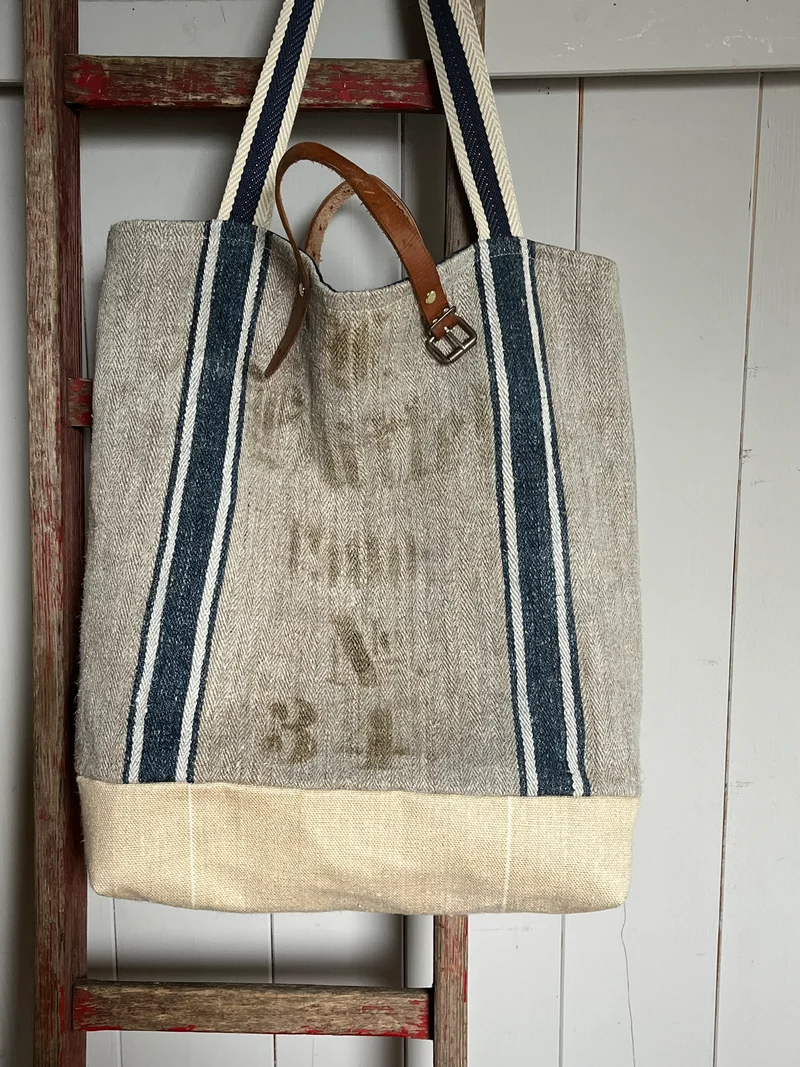 Leinen gestreift: Tasche Shopper mit Streifen in Blau und Aufschrift