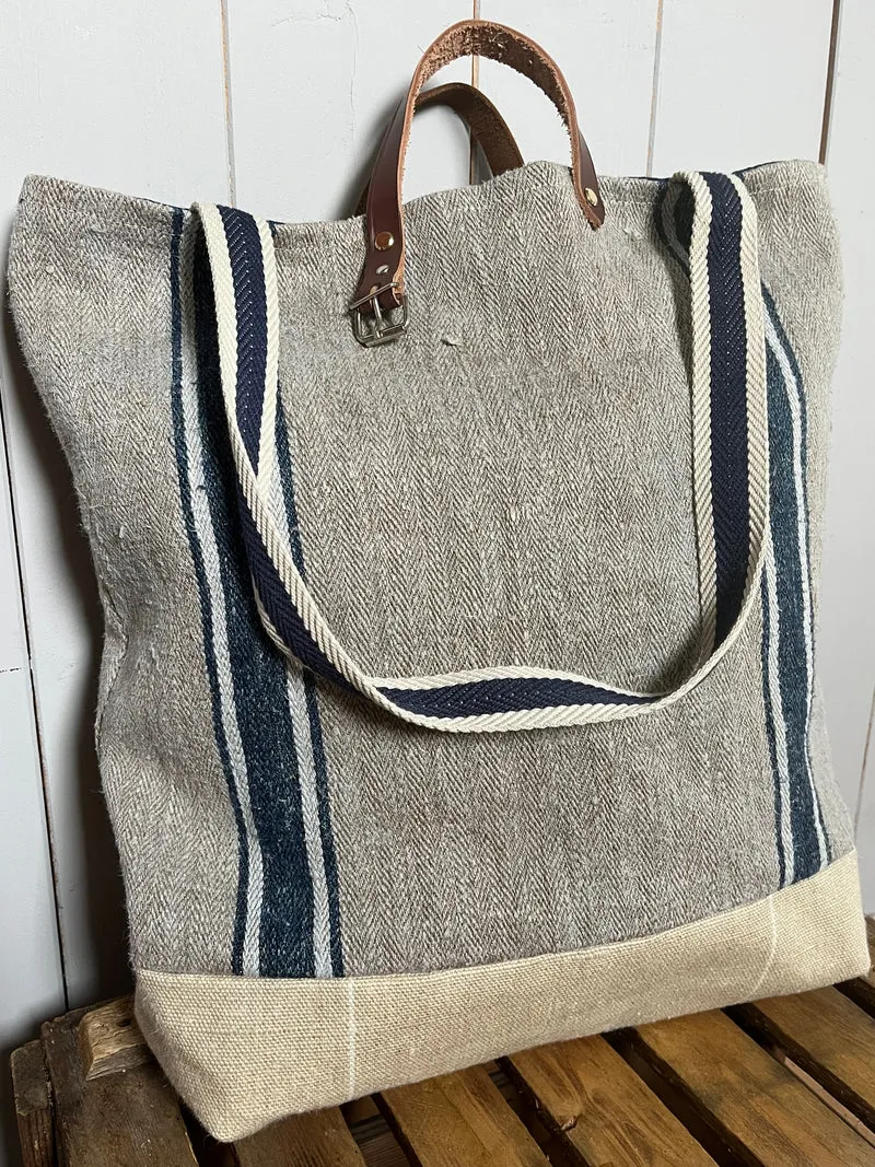 Leinen gestreift: Tasche Shopper mit Streifen in Blau und Aufschrift