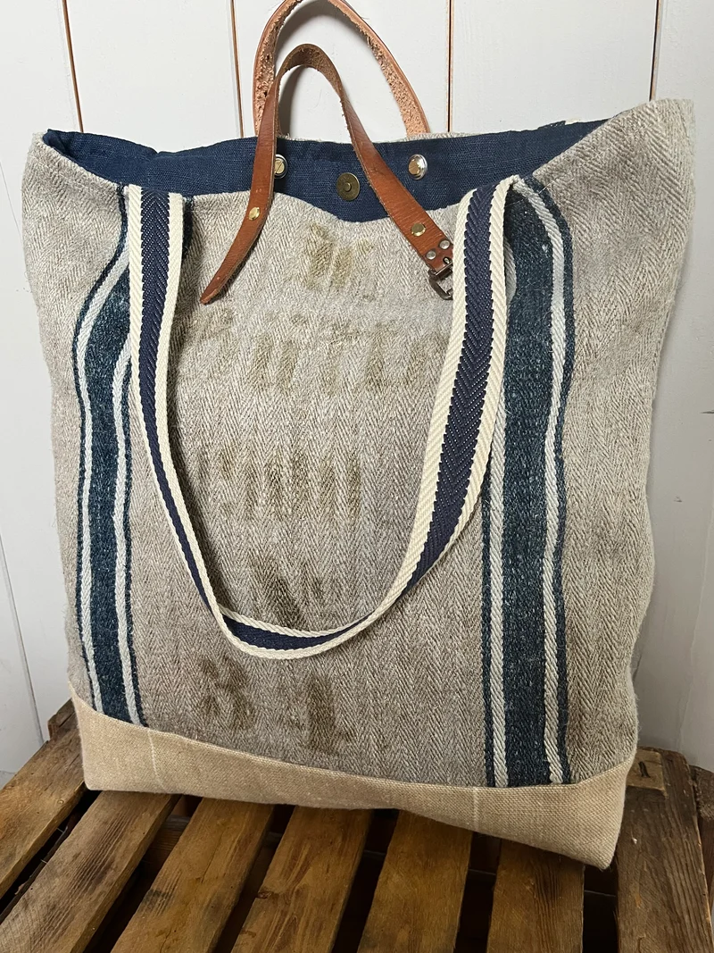 Leinen gestreift: Tasche Shopper mit Streifen in Blau und Aufschrift