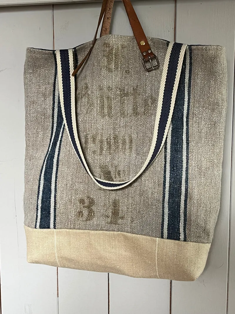 Leinen gestreift: Tasche Shopper mit Streifen in Blau und Aufschrift