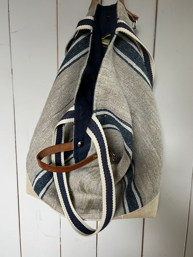 Leinen gestreift: Tasche Shopper mit Streifen in Blau und Aufschrift