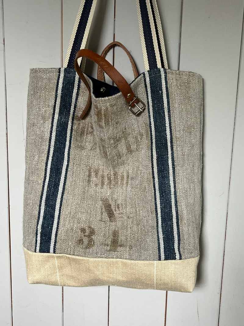 Leinen gestreift: Tasche Shopper mit Streifen in Blau und Aufschrift