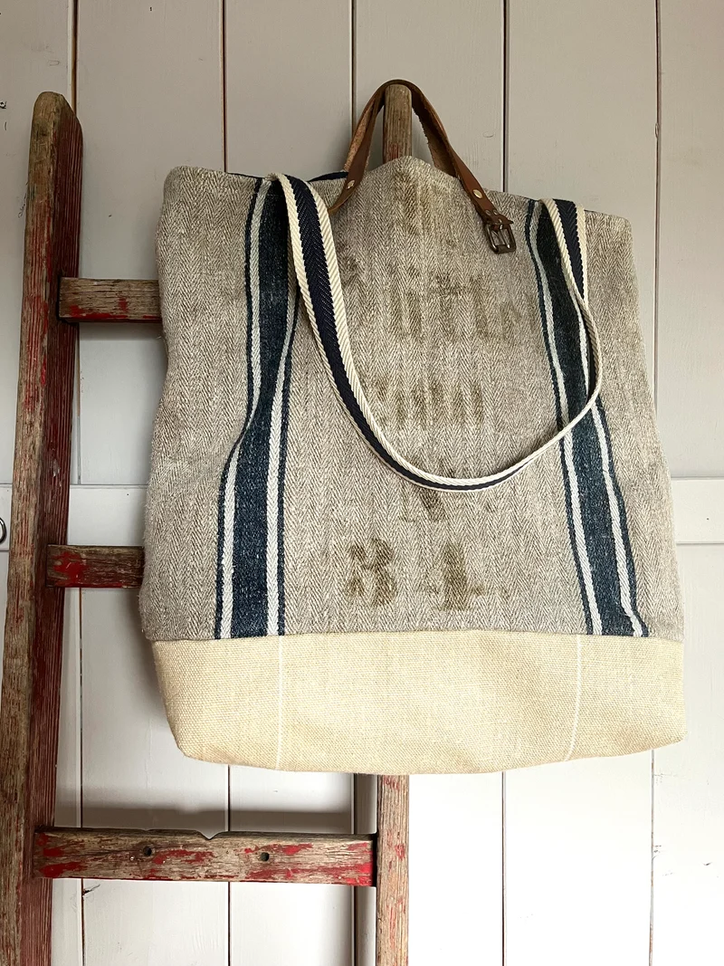 Leinen gestreift: Tasche Shopper mit Streifen in Blau und Aufschrift