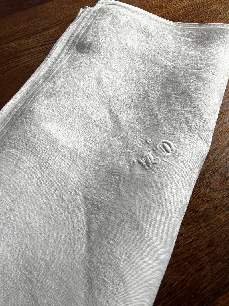 Leinendecke Serviette aus Frankreich mit Prunkdamast und Monogramm