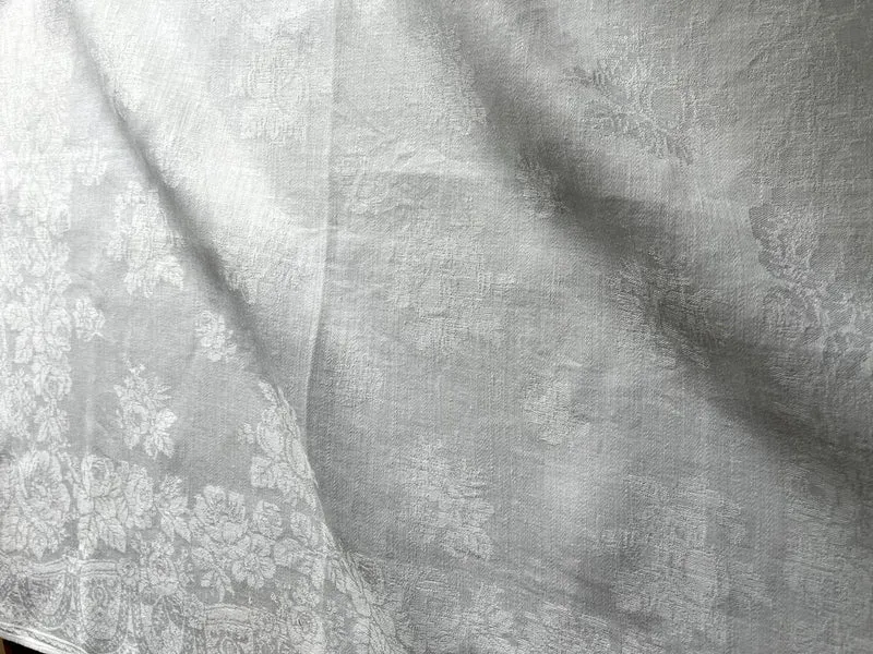 Leinendecke Serviette aus Frankreich mit Prunkdamast und Monogramm