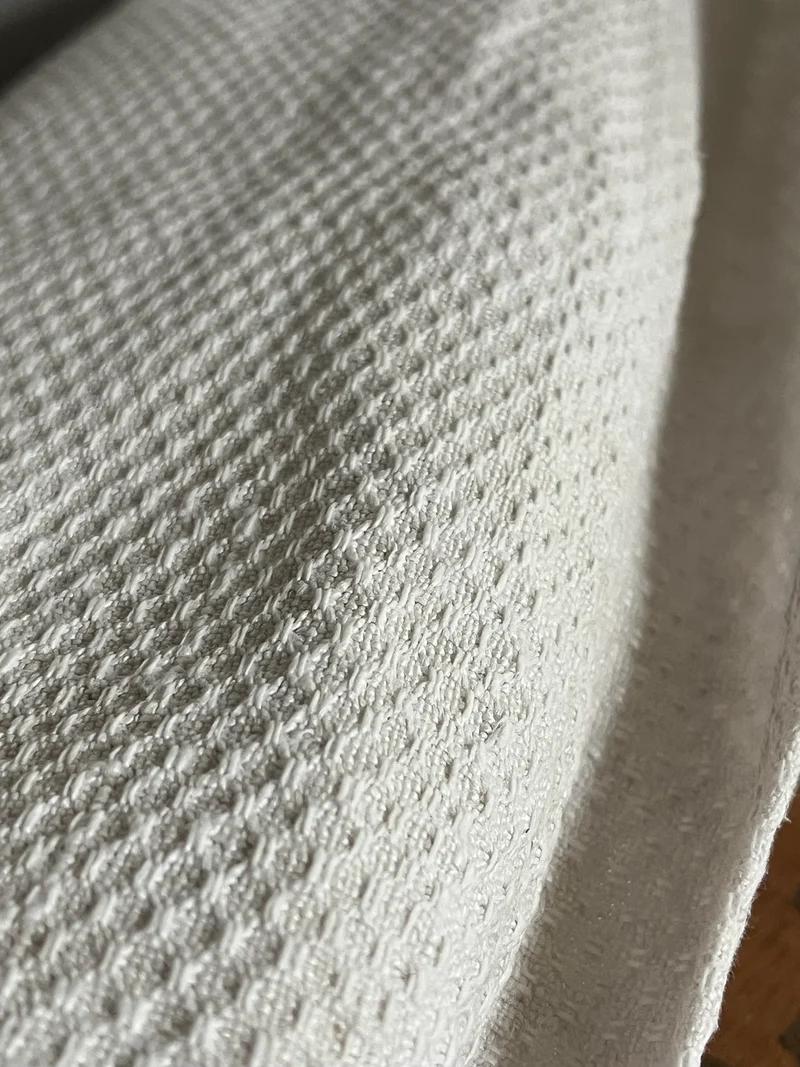 3,2 Meter altes Leinen mit Struktur und Monogramm