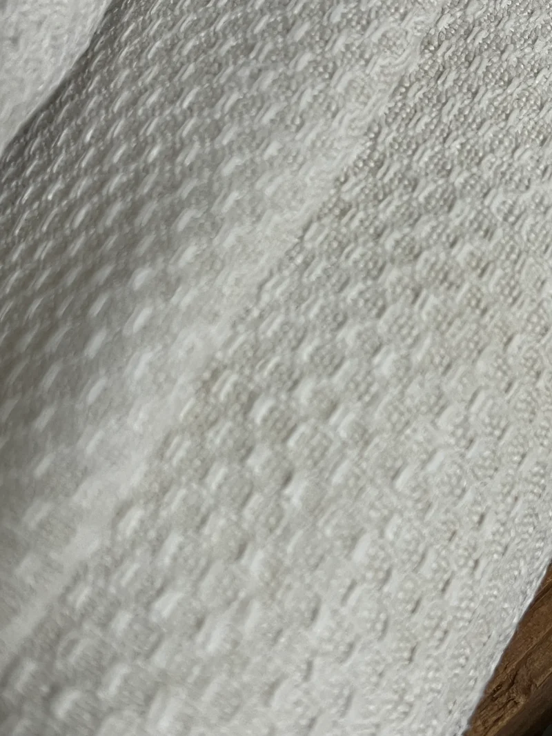 3,2 Meter altes Leinen mit Struktur und Monogramm
