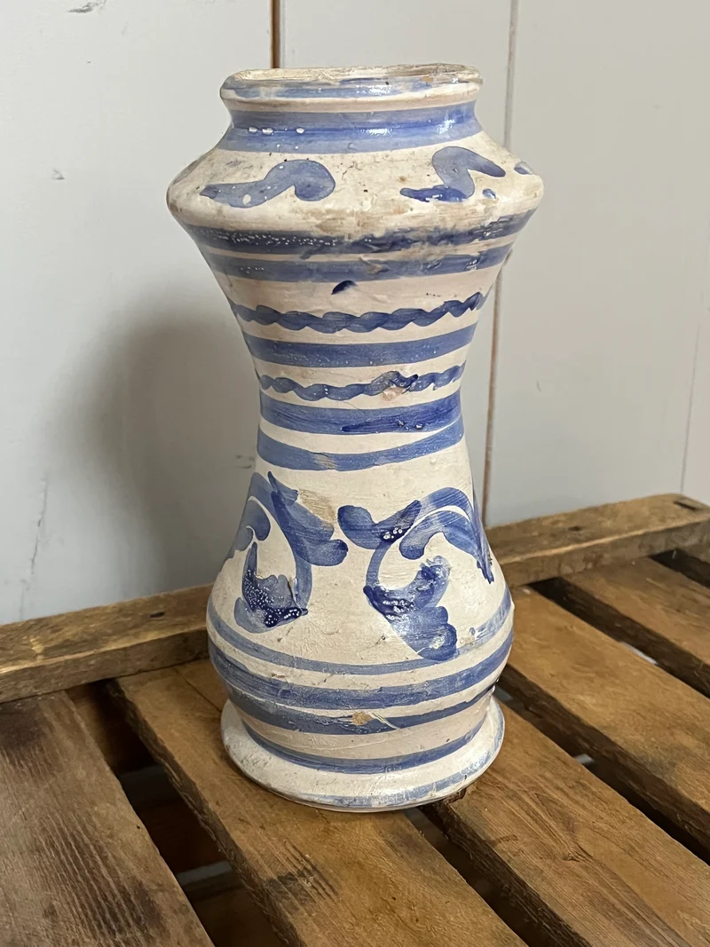 Alte Vase Majolika Spanien in Blau/Weiß