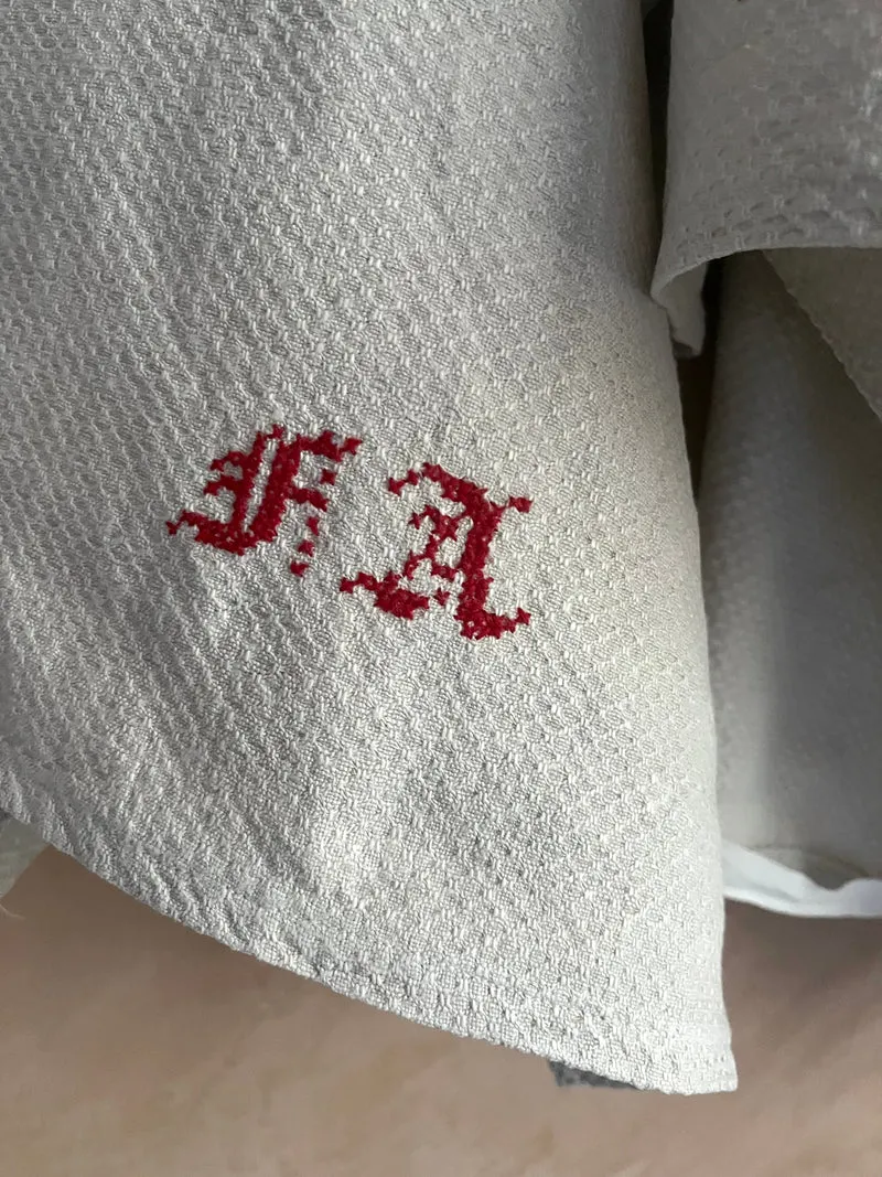 XXL Tuch: Großes Tuch aus Bauernleinen mit Struktur, und Monogramm