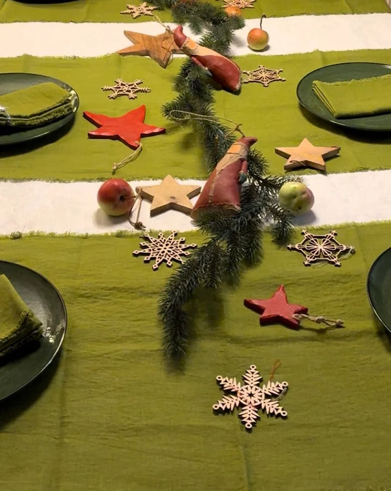 Leinen-Tischläufer für die Festtafel