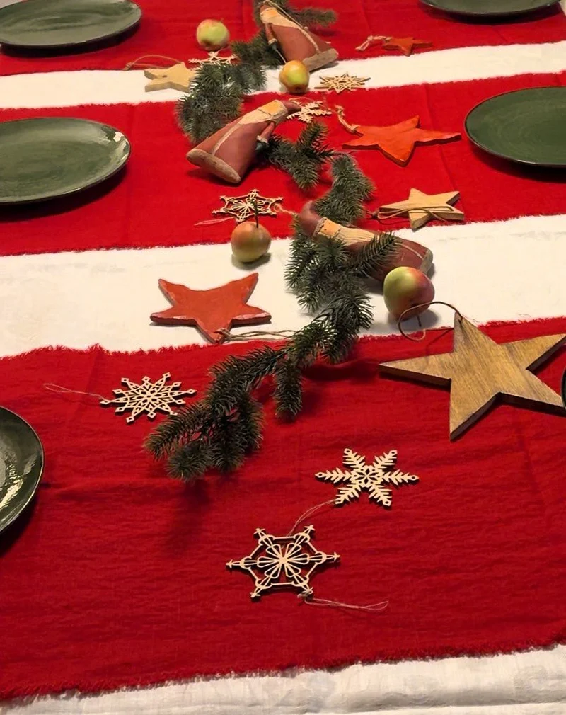 Leinen-Tischläufer für die Festtafel