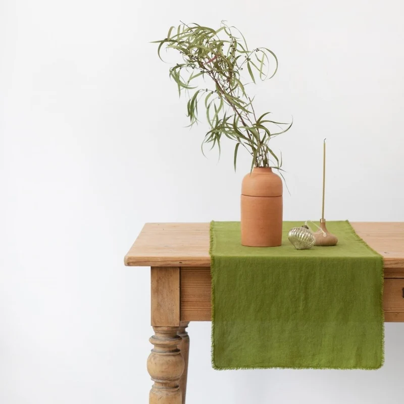 Leinen-Tischläufer für die Festtafel