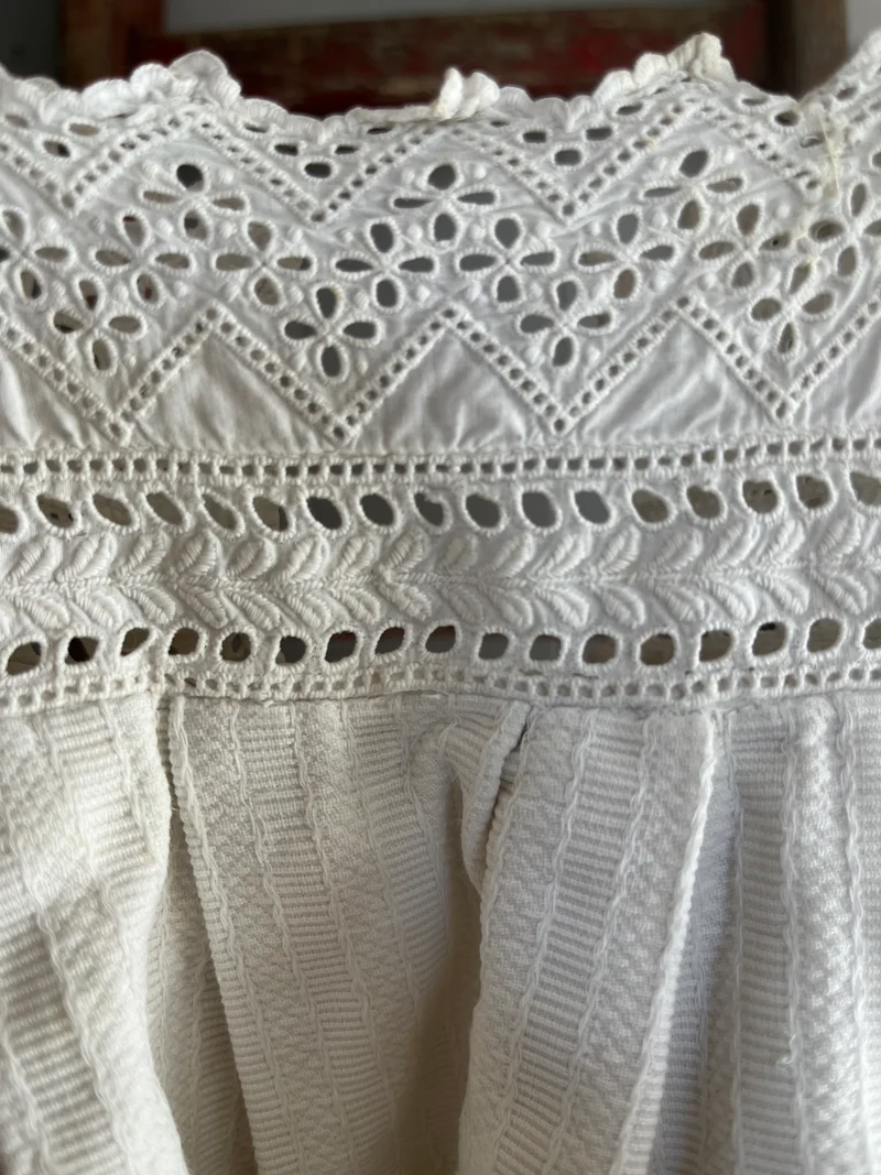 Für Mademoiselle: Kleid mit Spitze