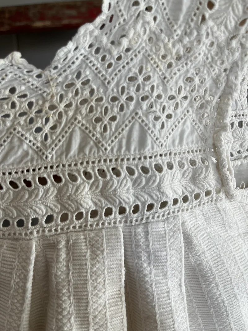 Für Mademoiselle: Kleid mit Spitze
