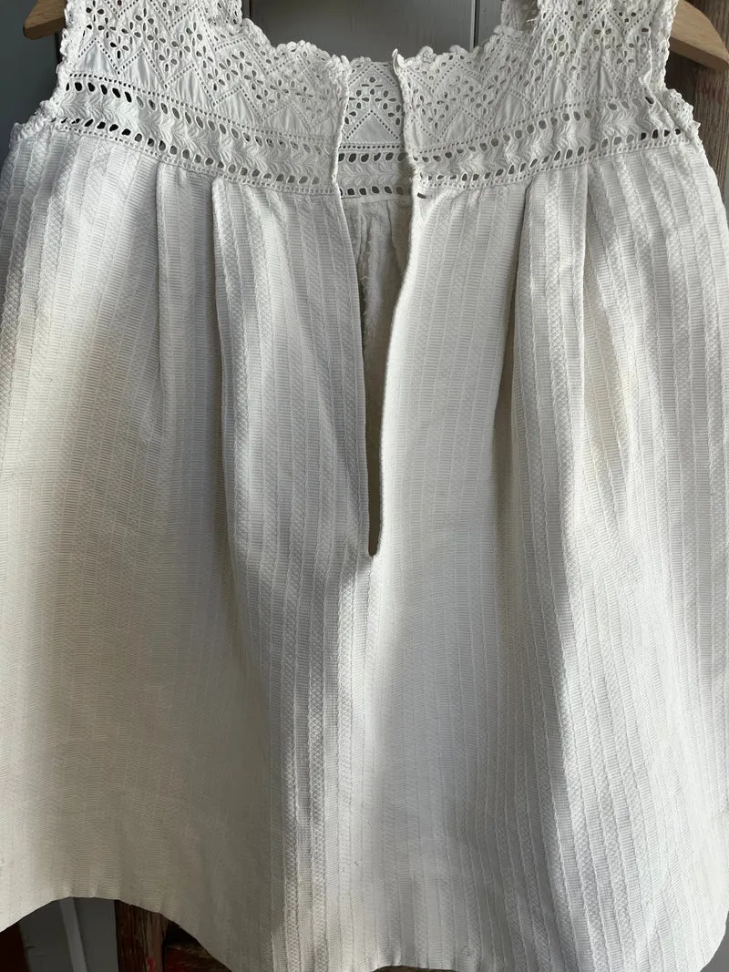 Für Mademoiselle: Kleid mit Spitze