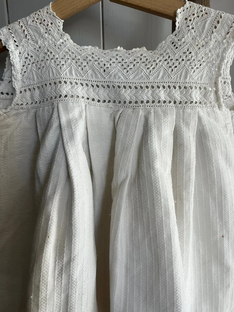 Für Mademoiselle: Kleid mit Spitze