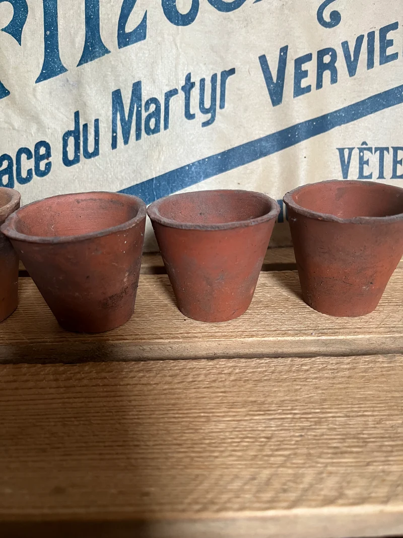Fünf sehr alte, handgemachte Blumentöpfe aus Belgien