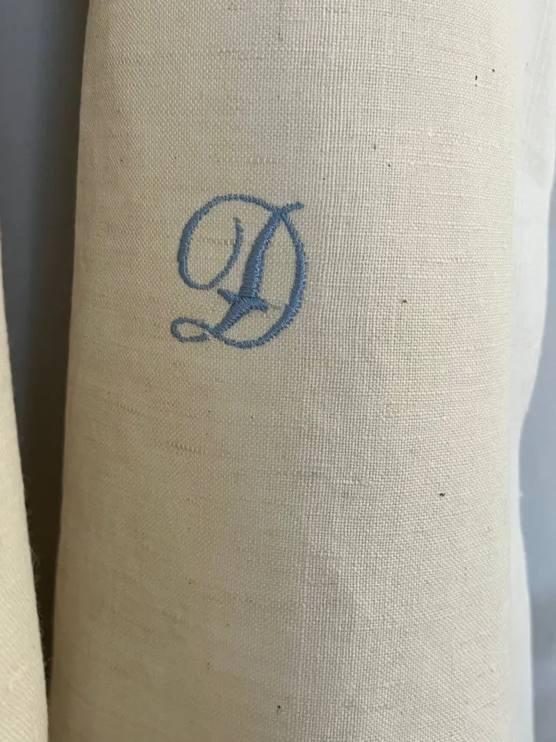 Großes Monogramm- Tuch aus schwerem, altem Leinen mit eingesticktem Initial