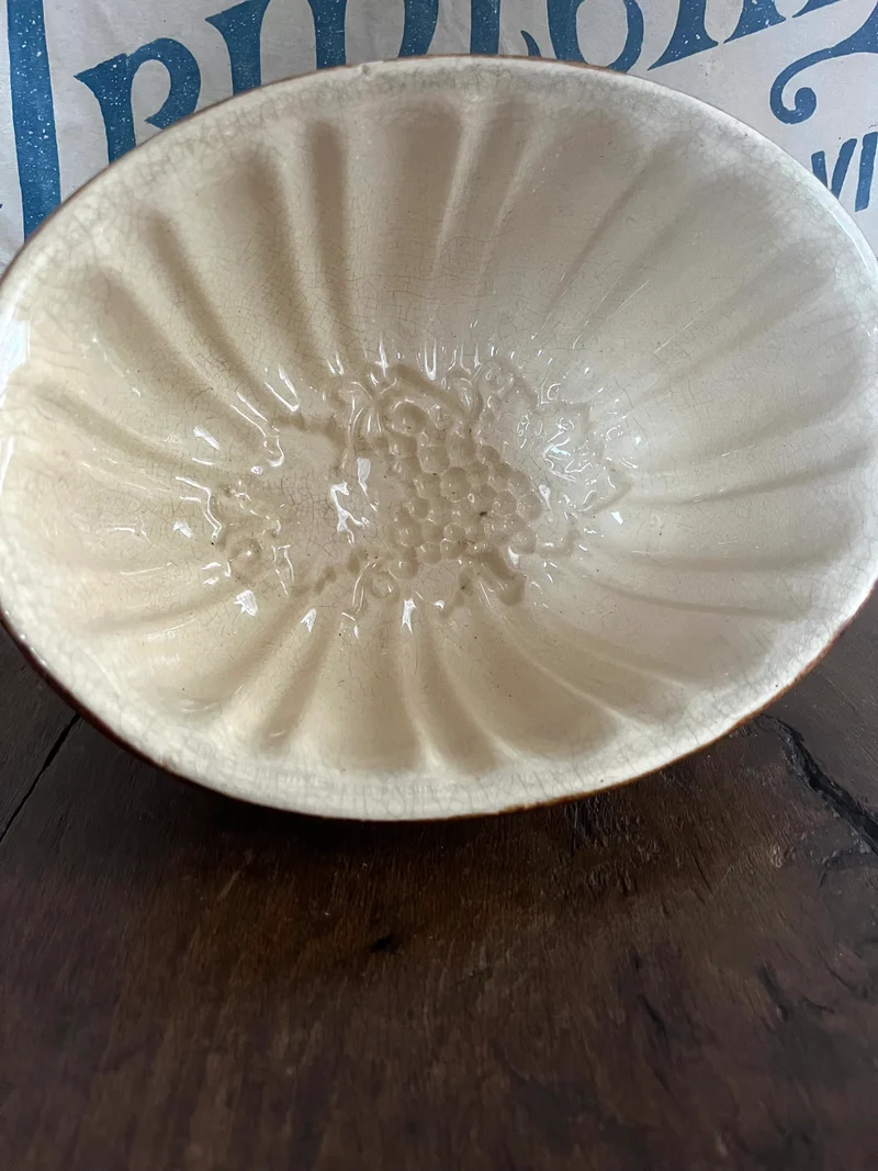 Französische Pasteten- oder Puddingform mit Patina