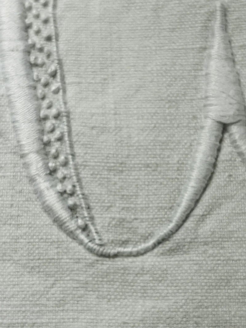 Schwergewicht mit großem Monogramm: XL Überschlaglaken aus Frankreich