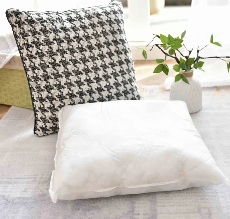 Kissen LxB 40x40 cm Creme Schwarz »PARIS« mit Füllung Ausgefallenes Hahnentritt-Muster schwarzes Paspelband 2023320K