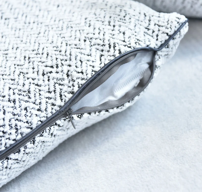 Chenille Dekokissen Bouclé-Optik LxB 40x40 cm Weiß Schwarz »MONTANA« mit Eleganter Schwarzer Paspelierung Reißverschluss Weicher Füllung 2023330K