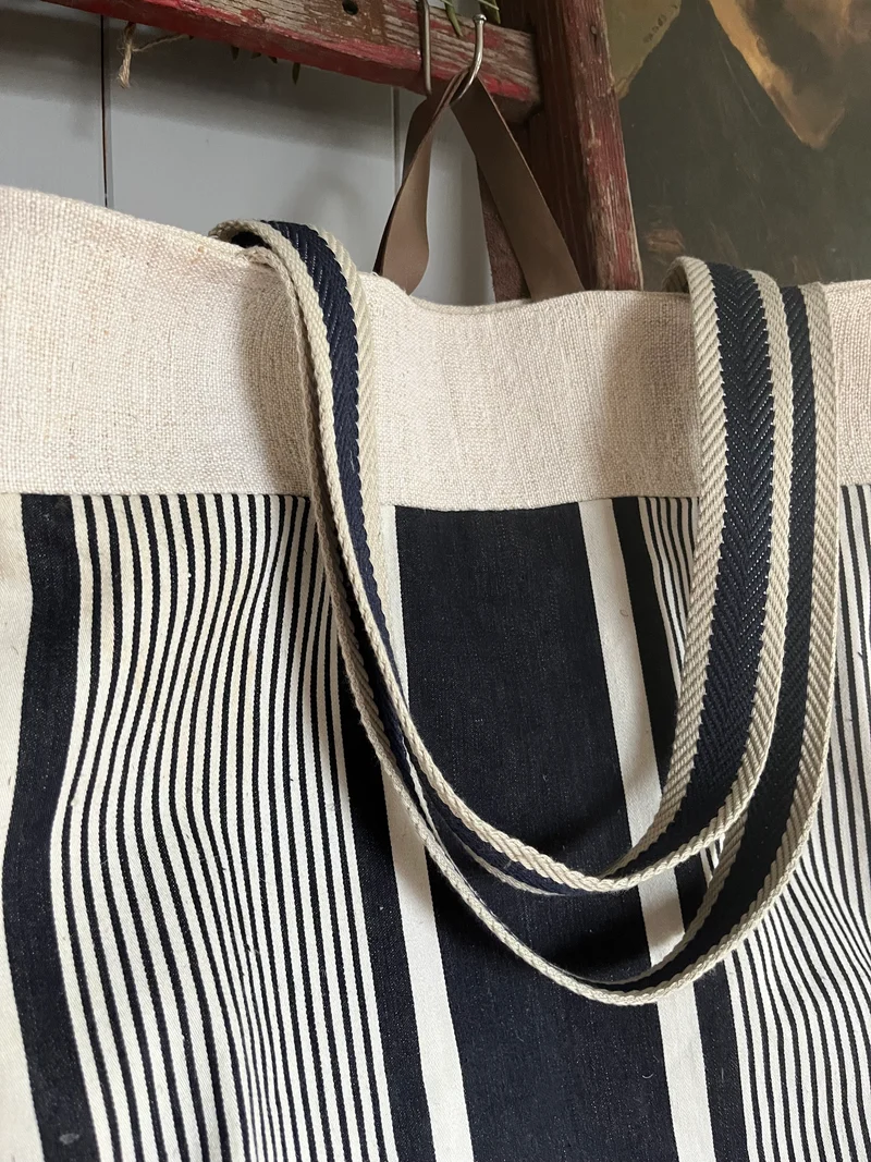 Blau: Große Tasche aus altem französischen Leinenstoff